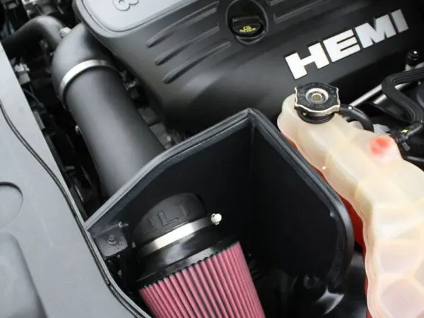 Car engine with HEMI and air filter.